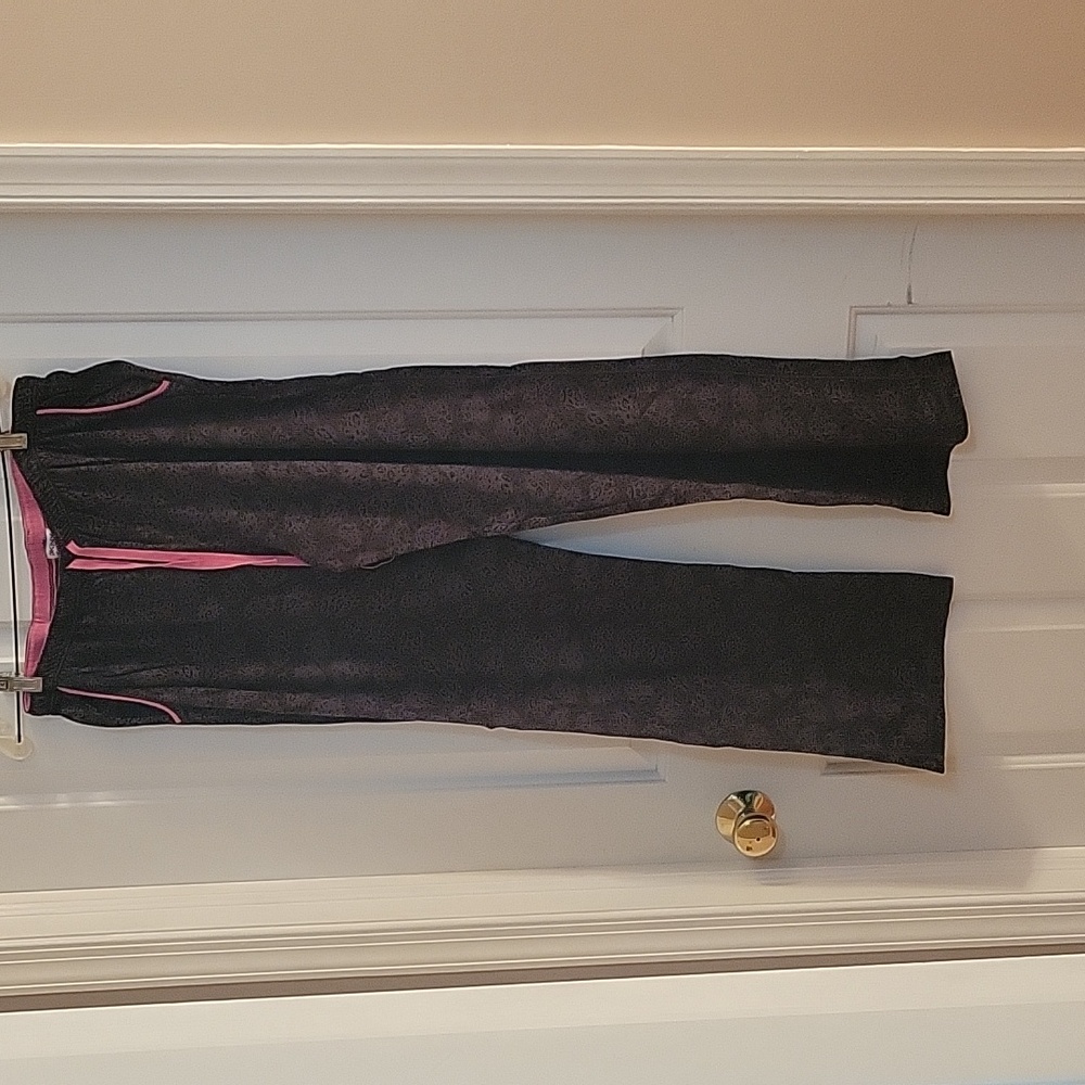 DKNY Black animal print Pajama Set with Pink Trim medium - Picture 7 of 11